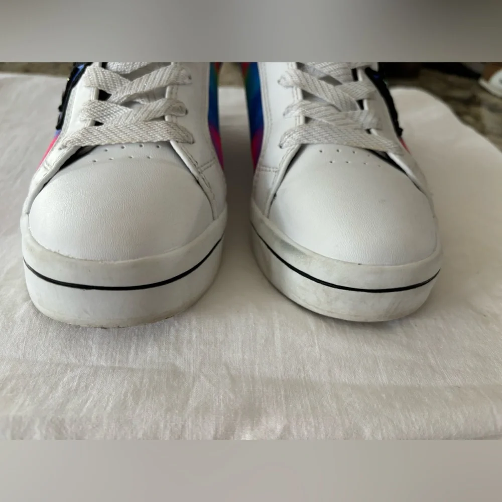 Skechers. Size 3 1/2 air cooled memory foam sneakers with‎ bling.